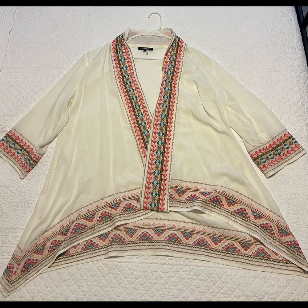 Andrée by Unit Embroidered cover. Size Large.